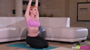 DP Kiara Lord - Yoga Babe Takes a Workout Break to Get DP’d by 2 Friends.mp4_snapshot_00.29.785