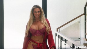 DP Phoenix Marie - BBC-Obsessed MILF Phoenix Goes Airtight.mp4_snapshot_02.40.570