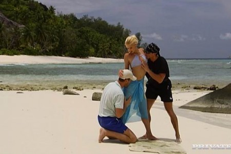 DP Julie Silver, Sarah Blue - Private Tropical 7 Coconut Holiday - Meet Some Guys On The Beach And Have Sex With Them.mp4_snapshot_00.25.436