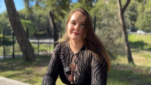 DP Lily de Paris - Lily, 23, totally lets go!.mp4_snapshot_00.16.821