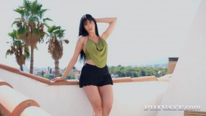DP Yenifer Chacon - Yenifer Chacón, ends up nice and creamy after a savage gangbang.mp4_snapshot_00.01.908