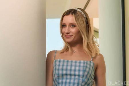 Lily Blossom – (Blacked) – Hotel...